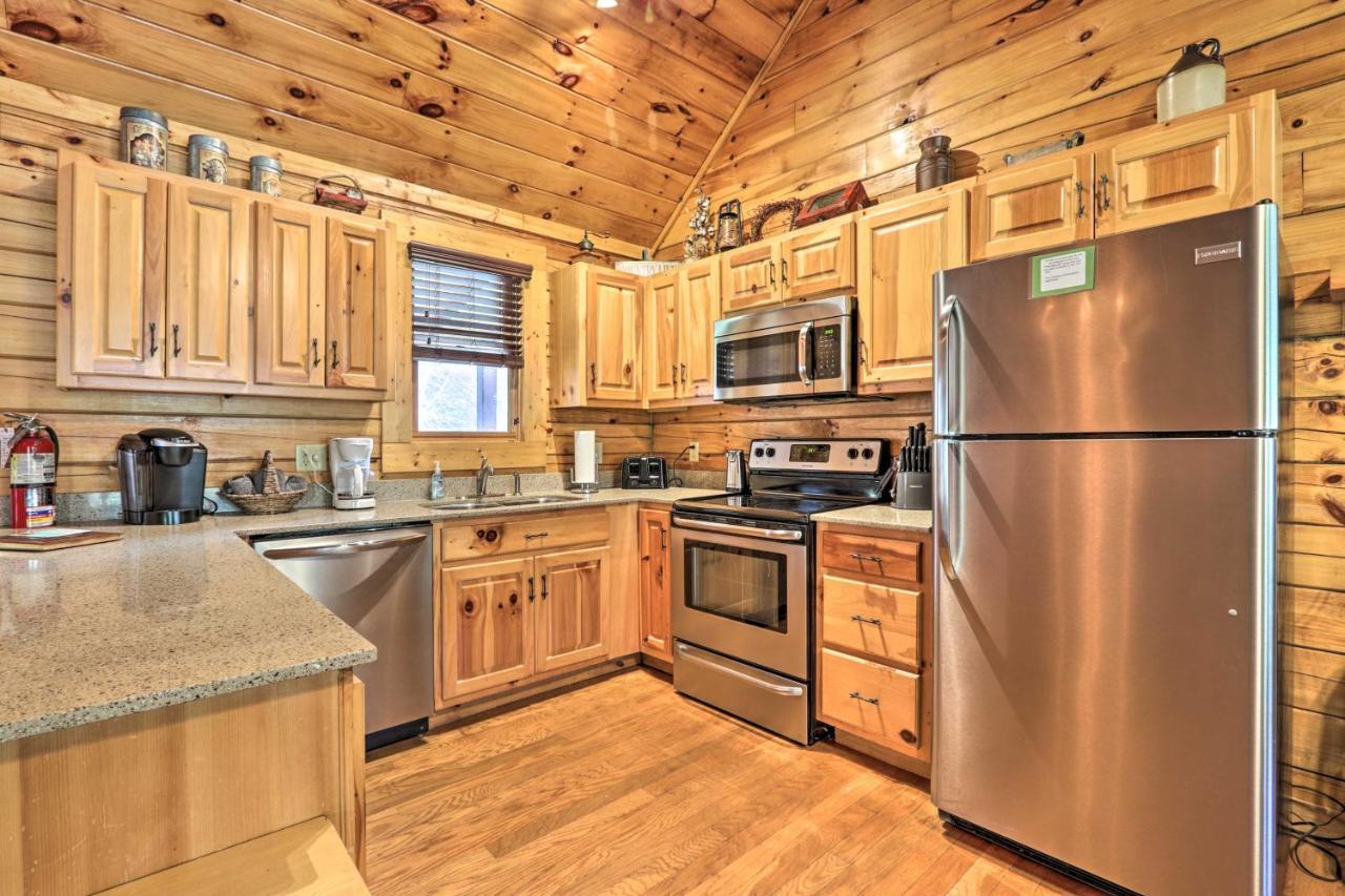 Smoky Mountain Cabin With Game Room And Hot Tub! Pigeon Forge Exterior photo